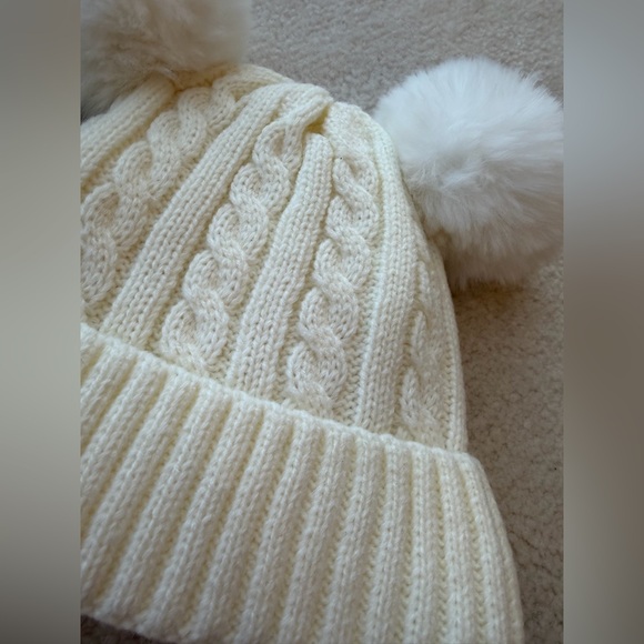 BNWOT Mini Boden Cozy White Cream Knit Pom-Pom Hat for Kids - Picture 2 of 4